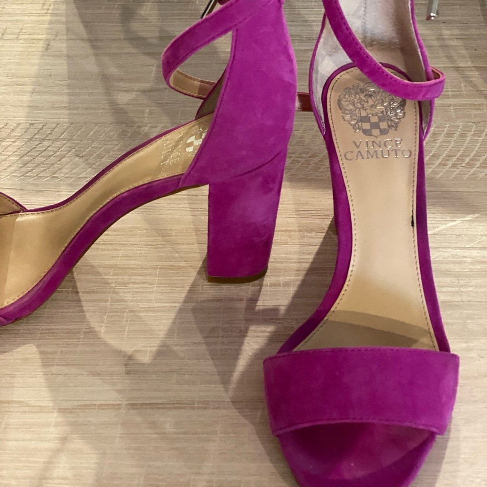 Hot pink must have! Vince Camuto 7.5